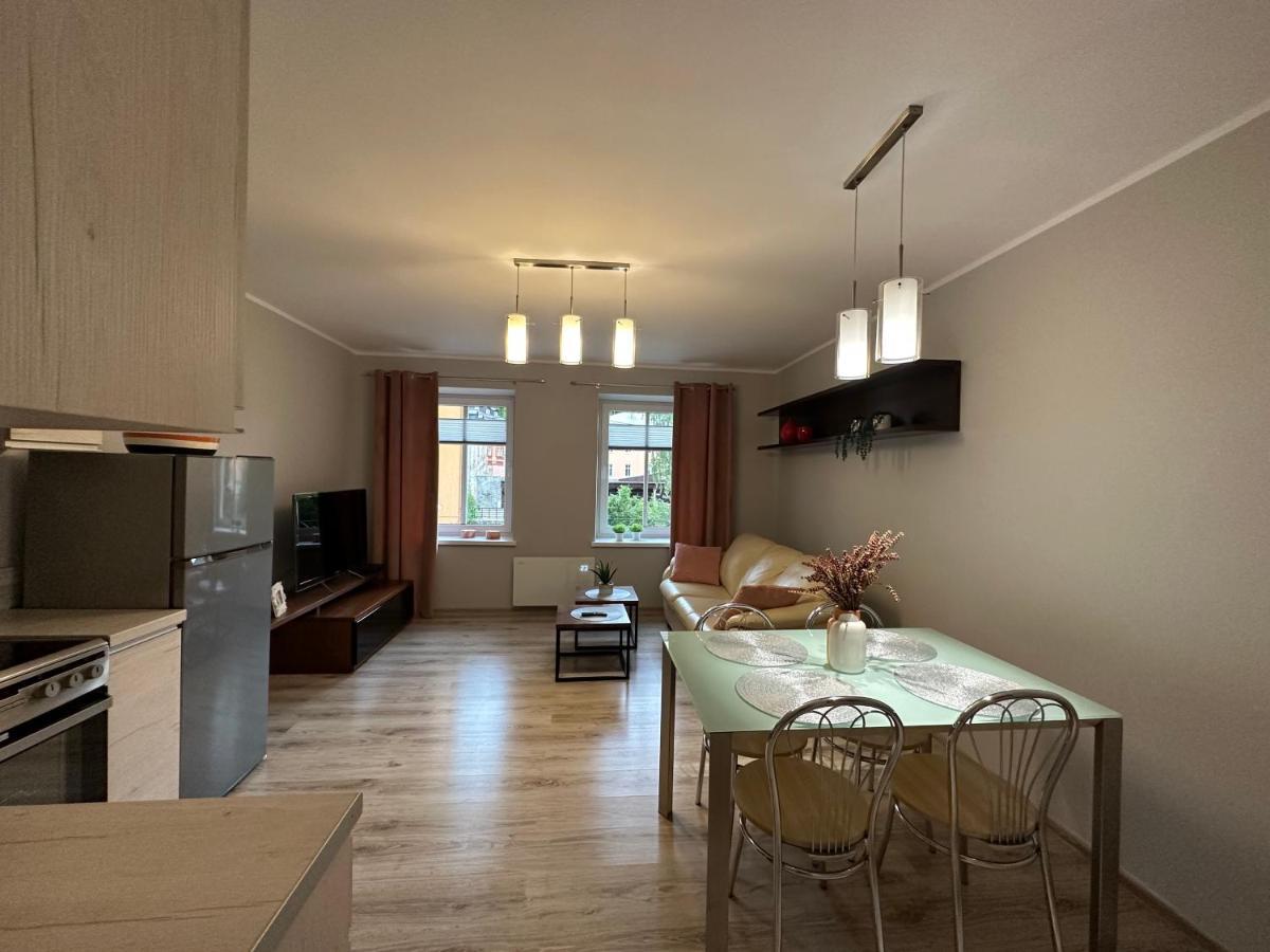Apartament Przy Cieplickich Tezniach 옐레니아구라 외부 사진