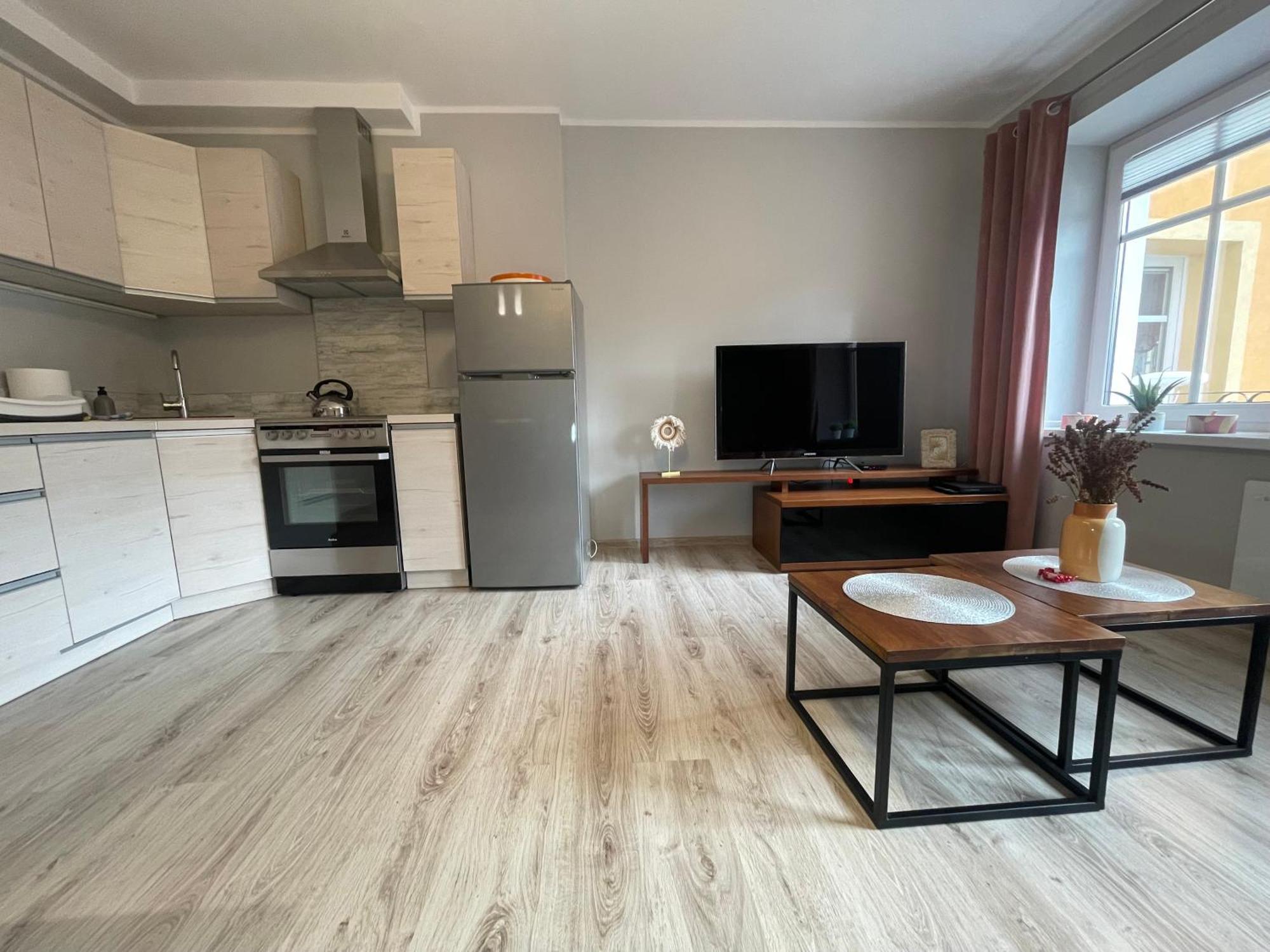 Apartament Przy Cieplickich Tezniach 옐레니아구라 외부 사진