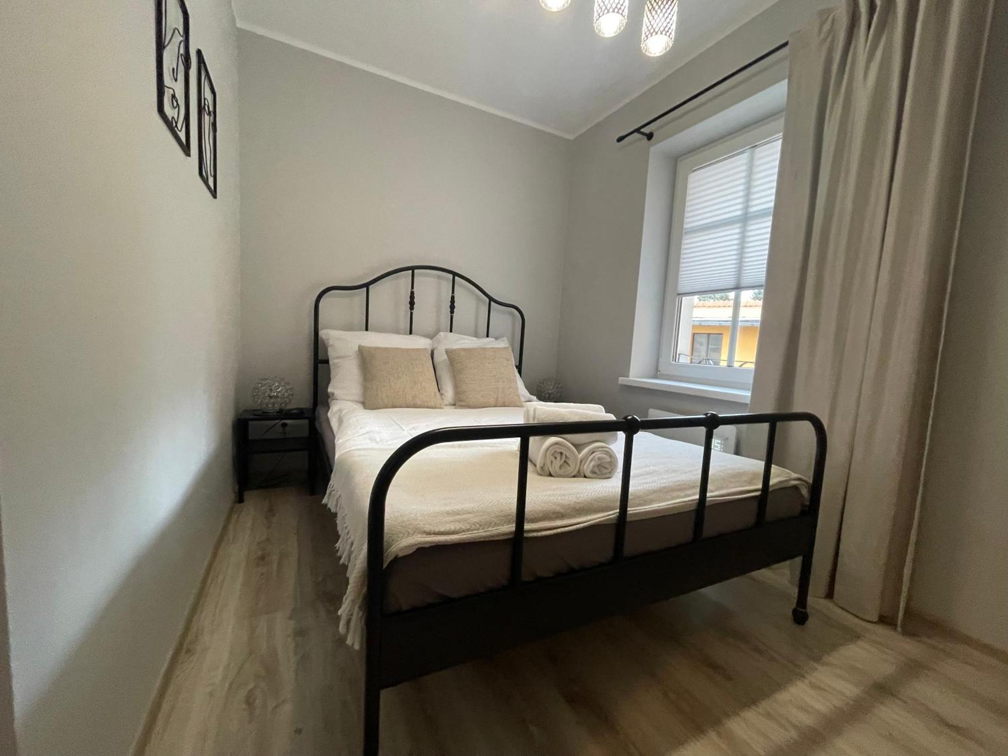 Apartament Przy Cieplickich Tezniach 옐레니아구라 외부 사진